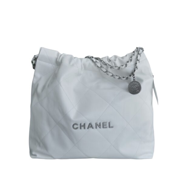 샤넬[chanel/팬더샵]22백 미디엄 핸드백(화이트/은장/램스킨)