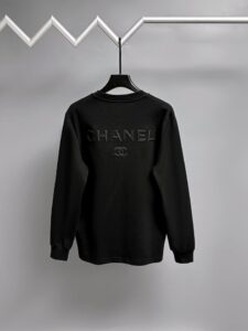 [국내배송]샤넬 자수로고 맨투맨