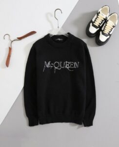 [국내배송]알렉산더맥퀸 [ M*QUEEN ] 수입 울 스웨터 화이트 메탈로고 크루넥