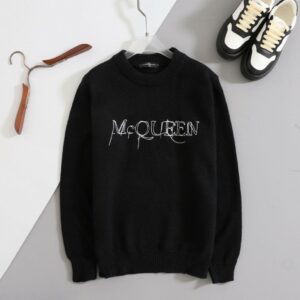 [국내배송]알렉산더맥퀸 [ M*QUEEN ] 수입 울 스웨터 화이트 메탈로고 크루넥