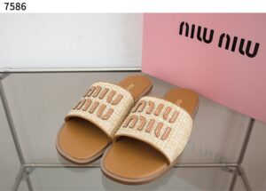 [국내배송]미우미우 수입고급 라피아 효과 우븐 패브릭 슬라이드
