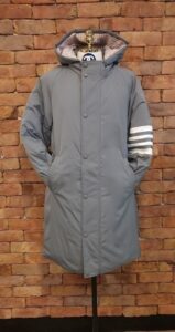 [국내배송]톰브라운 사선 후드 구스 롱패딩 (남녀공용)