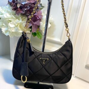 [국내배송]프라다 테수토 패딩 스티치