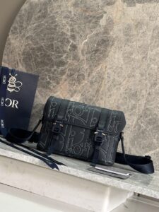 [국내배송]디올 서류 크로스백