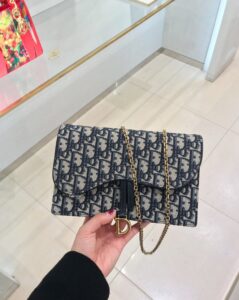 [국내배송]디올 SADDLE 체인 장지갑