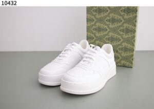 [국내배송]구찌 [GUCCI] 남성 화이트 레더 GG 엠보스 스니커즈