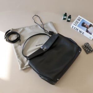 [국내배송]발렌시아가 로데오 라지 핸드백 블랙 입고