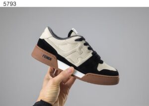 [국내배송]펜디 [FENDI] 수입프리미엄급 펜디 매치 블랙 스웨이드 로우탑