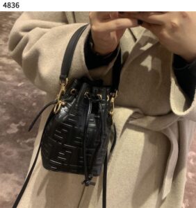 [국내배송]펜디 수입프리미엄급 몬트레조 버킷백