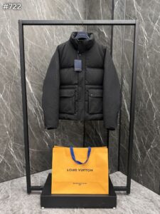 [국내배송]루이비통 24FW 모노그램 다운 패딩 자켓