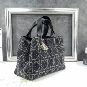 [국내배송]디올 블랙 트위드 & 골드 톤 메탈릭 스레드 까나쥬 모티브 미디엄