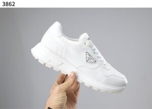 [국내배송]프라다 [PRADA] 수입프리미엄급 프라다 리나일론 브러시드 가죽 스니커즈