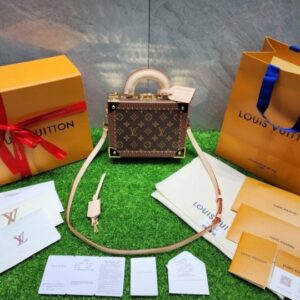 [국내배송]루이비통 쁘띠뜨 발리즈 백