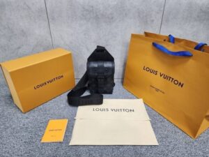 [국내배송]루이비통 소뮈르 슬링백