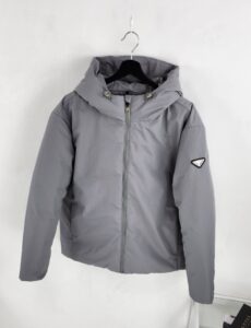 [국내배송]프라다 남성 삼각 로고 후드 패딩