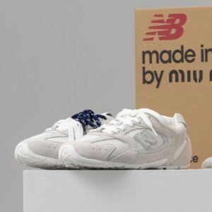 [국내배송]뉴발란스 x 미우 미우 530 스웨이드 메쉬 스니커즈