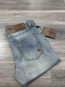 [국내배송]버버리 2025SS 백포켓 자수로고 데님진