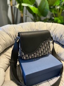 [국내배송]디올 새들 메신져백