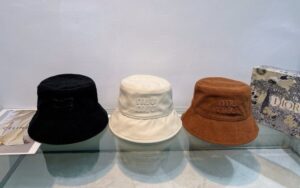 [국내배송]미우미우 코듀로이 버킷햇