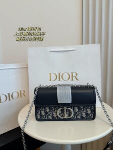 [국내배송]디올 30몽테인 체인 이스트웨스트체인백