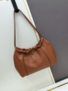 [국내배송]미우미우 숄더백