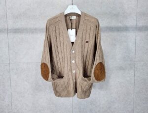 [국내배송]셀린느 캐시미어 트리옹프 로고 케이블 가디건