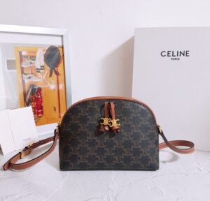 [국내배송]셀린느 트리오페 캔버스 태슬 베사체백