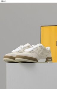 [국내배송]펜디 매치 화이트 스웨이드 로우탑