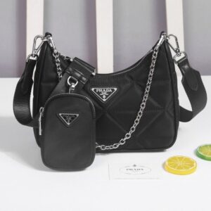 [국내배송]프라다 퀼팅 삼각 테수토