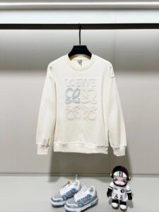 [국내배송]로에베 2025 fw 자수 로고 맨투맨