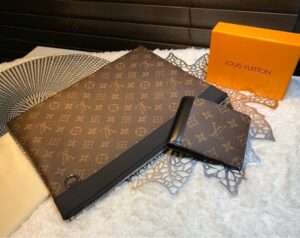 [국내배송]루이비통 마카사 멀티플 월릿 & 디스커버리 포쉐트 클러치