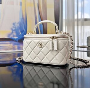 [국내배송]샤넬 탑핸들 베니티백 램스킨 화이트 금장 AP2199