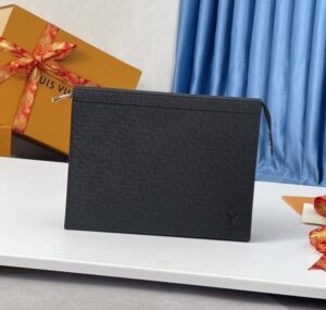 [국내배송]루이비통 포쉐트 보야주 타이가 클러치