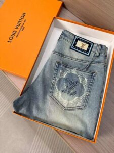 [국내배송]루이비통 2025SS LV포켓 엠보로고 스판데님진