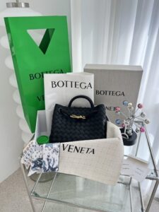[국내배송]보테가 베네타 안디아모 블랙 스몰 올 수공