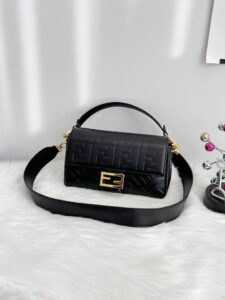 [국내배송]펜디 바게트 백