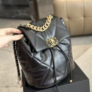 [국내배송]샤넬 19 나인틴 체인백팩