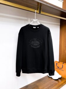 [국내배송]버버리 자수로고 맨투맨 워싱 티셔츠