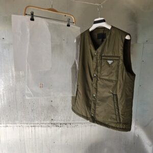 [국내배송]프라다 에나멜 트라이앵글 로고 조끼