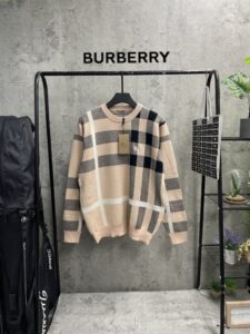[국내배송]버버리 기마자수 패턴니트